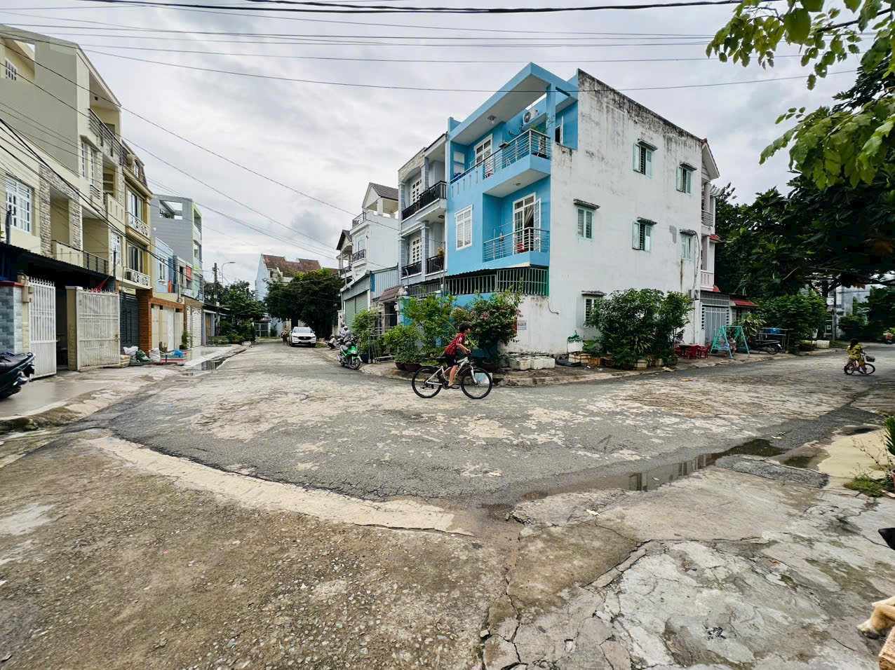 Bán nhà hẻm 835 Nguyễn Duy Trinh, Phú Hữu Q9 , 10x18, 4 tầng chỉ 15 tỷ
