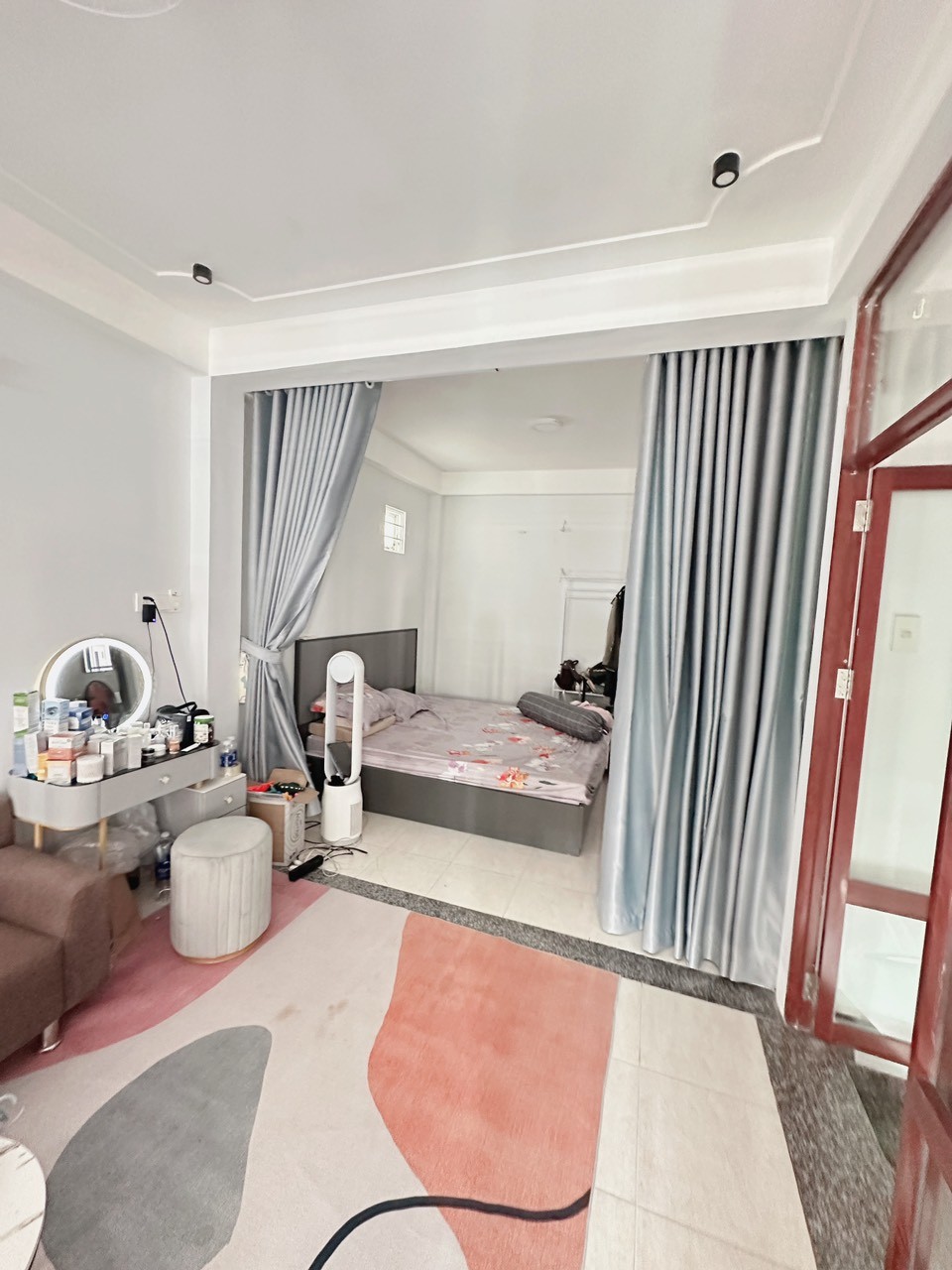 Nhà 4 tầng trung tâm Nha Trang dt 29m2. Giá 4,3 tỷ  Liên Hệ: 0988907857 e Hồng