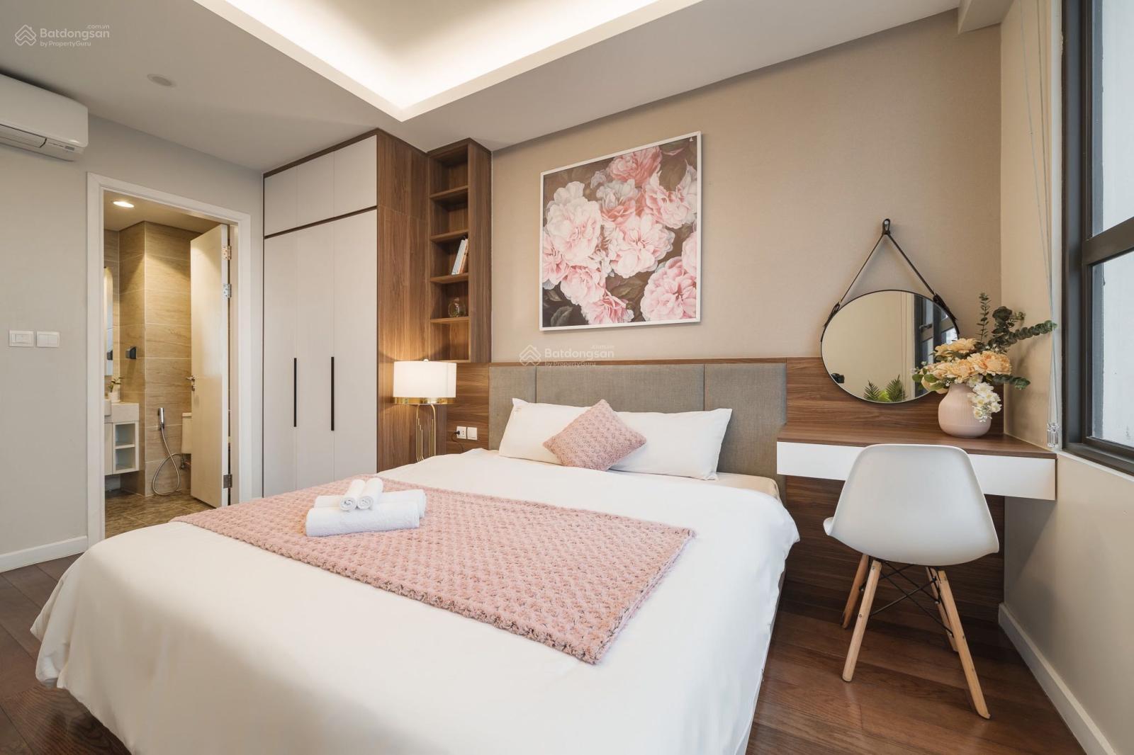 BÁN GẤP căn 2PN Vinhomes D'Capitale - FULL ĐỒ - giá 7.3 tỷ bao phí 3