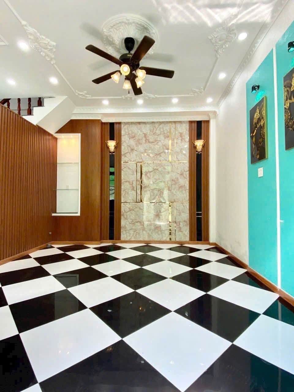 37. Nhà trệt lầu sau lưng Vincom Hùng Vương cách mặt tiền chỉ 1 căn nhà 3