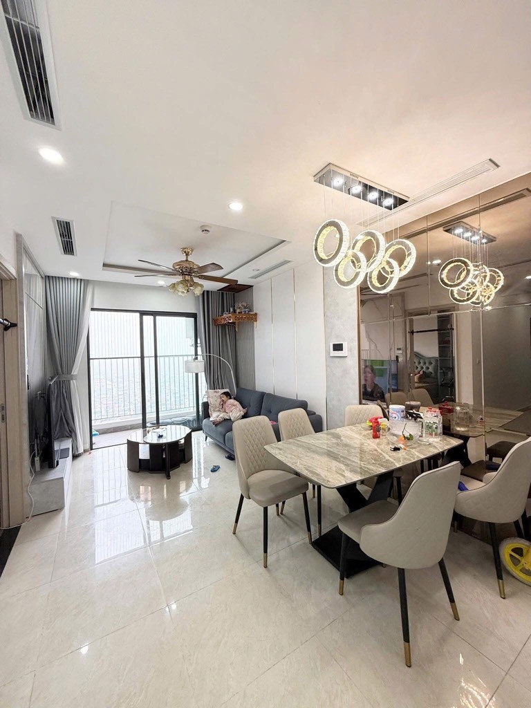 Bán CC Dương Văn Bé 115m2, 3N2VS, view sông hồng, nội thất đẹp. Giá 7,74 tỷ