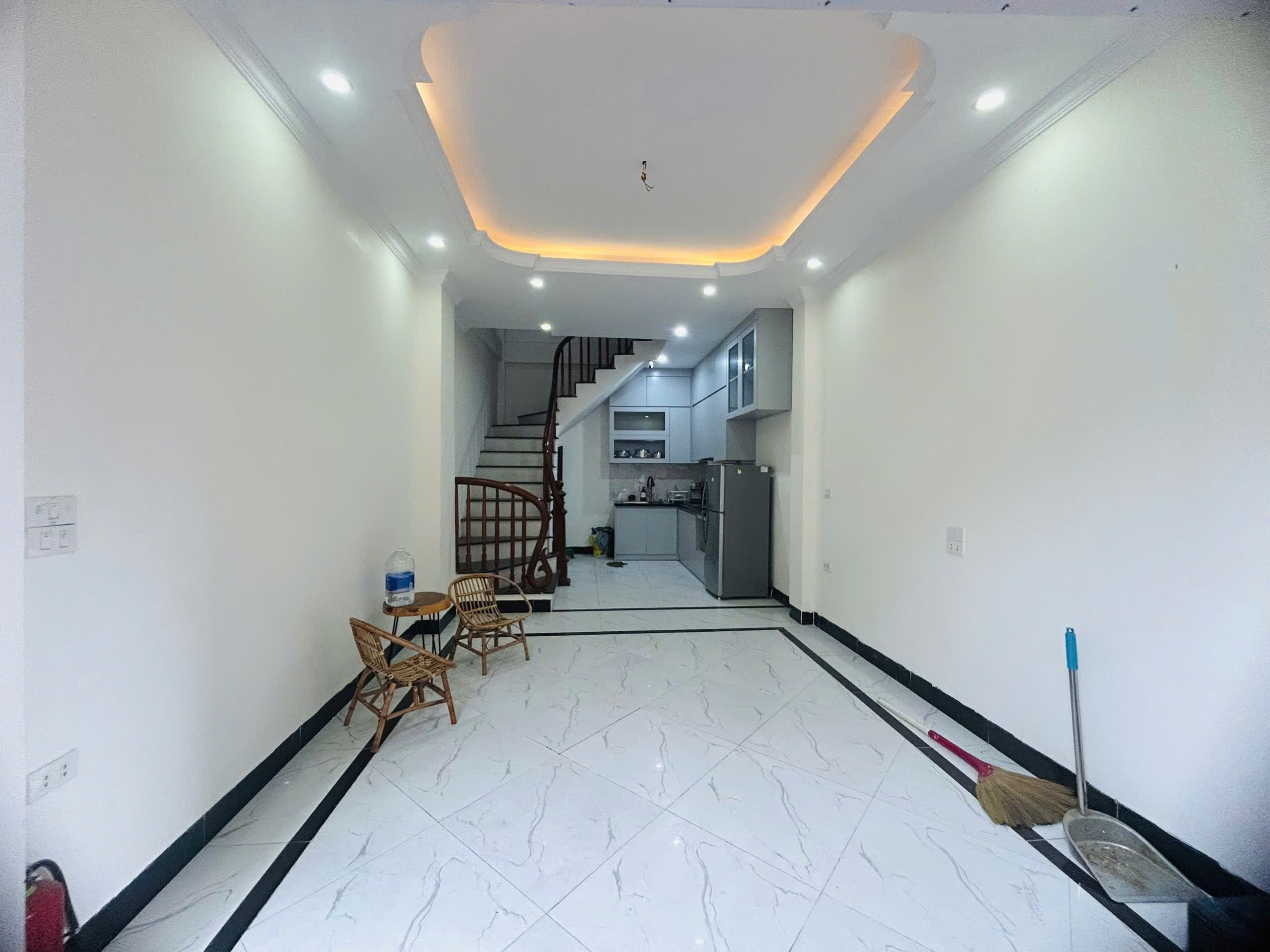 Bán nhà riêng Kim Chung Hoài Đức. Nhà 5 tầng full nội thất. 180m đến chợ Lai Xá Quốc Lộ 32