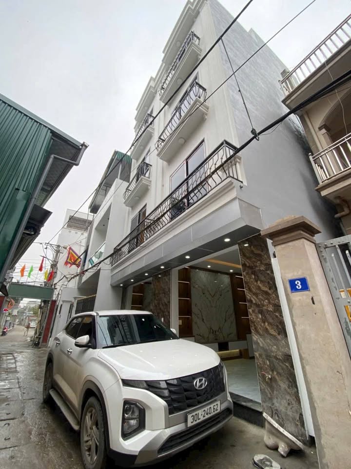 Bán nhà Kim Chung. Cạnh trường Cấp 3 Hoài Đức A. Diện tích 33m2 xây 5 tầng. Ôtô tải đỗ cửa