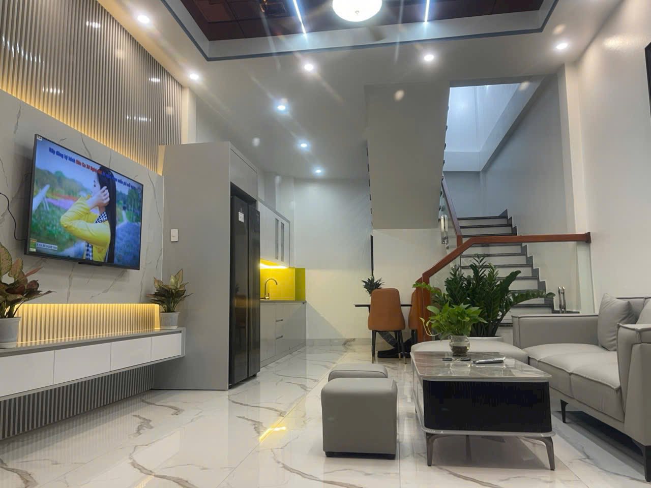 Bán căn nhà 4 tầng, 3 ngủ ngõ phố Vũ Hựu, TP HD nay là TP HP mới, 40m2, mt 4.5m, 2.78 tỷ 3