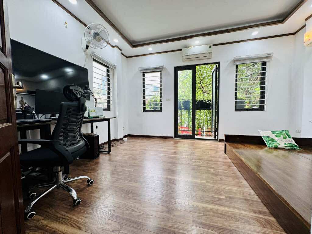 Siêu Phẩm Tân Mai - Nhà Lô Góc, Ô Tô Đỗ Cửa, Sân Vườn Xanh Mát, Giá Hợp Lý 3