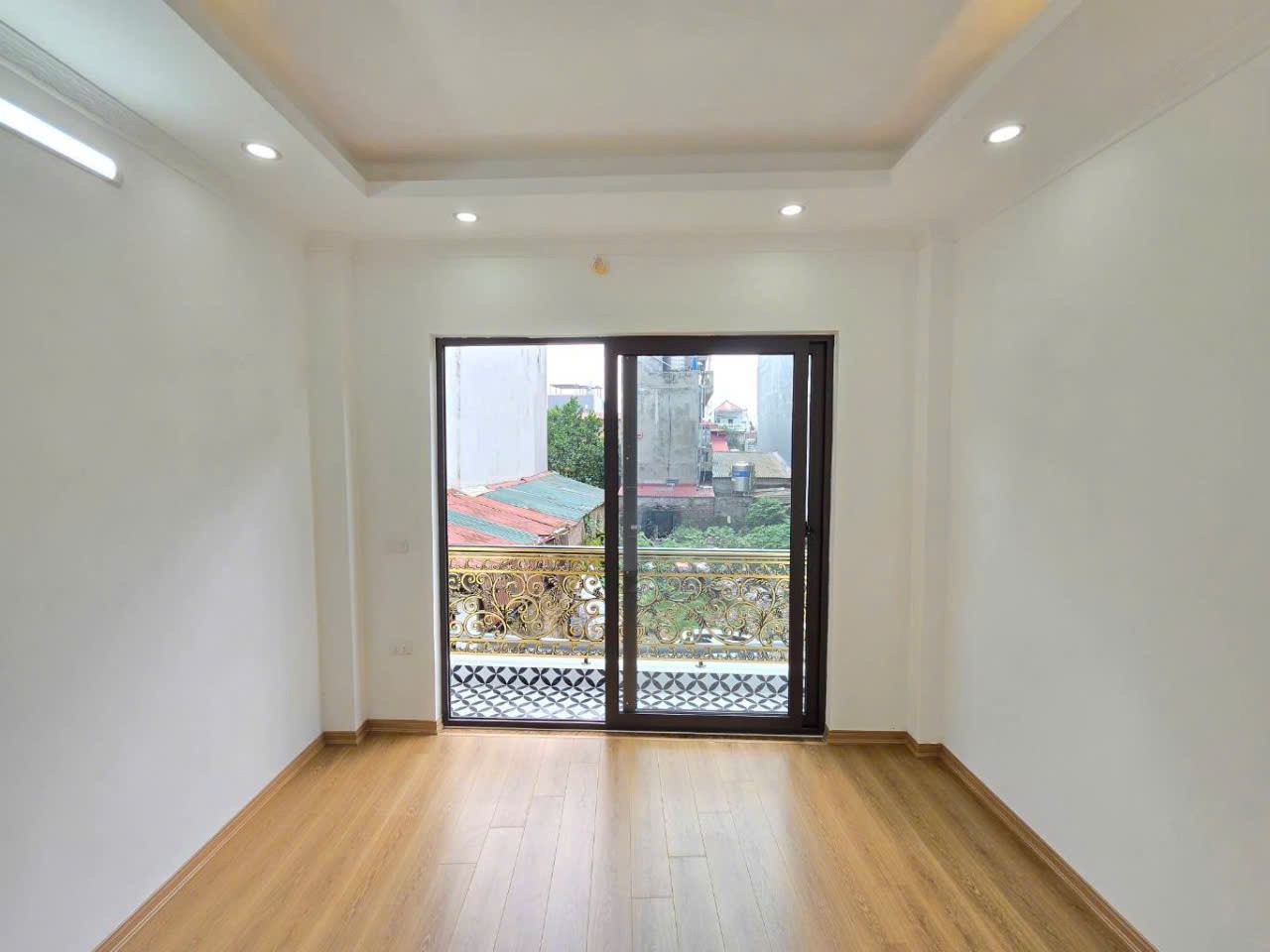 NHÀ ĐẸP VĨNH KHANG-NGỌC HỒI-4 TẦNG- CÓ SỔ ĐỎ CHỈ NHỈNH 5 TỶ 4