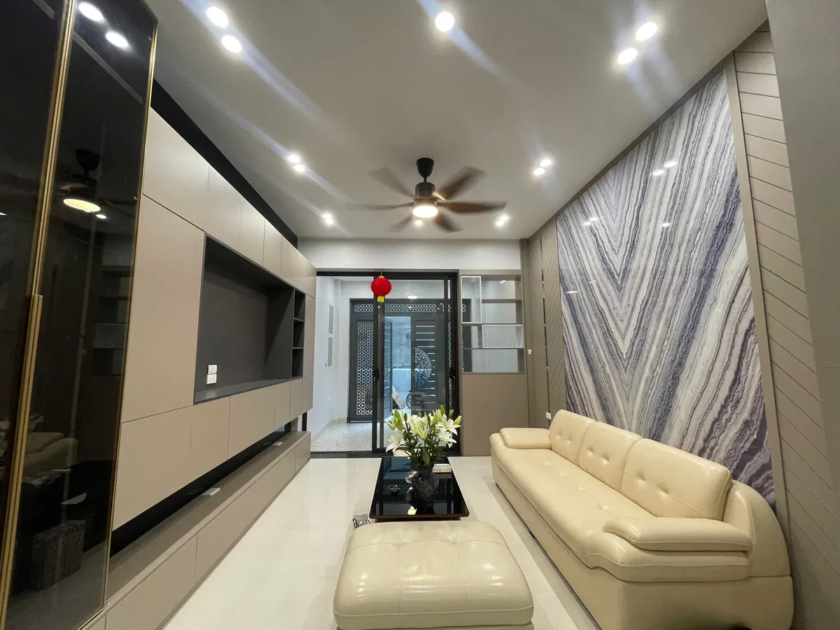 NHÀ MỚI ĐẸP FULL NỘI THẤT Bồ Đề 55m2 X 5 tầng mặt tiền 3.6m,12.5 tỷ Long Biên. 2