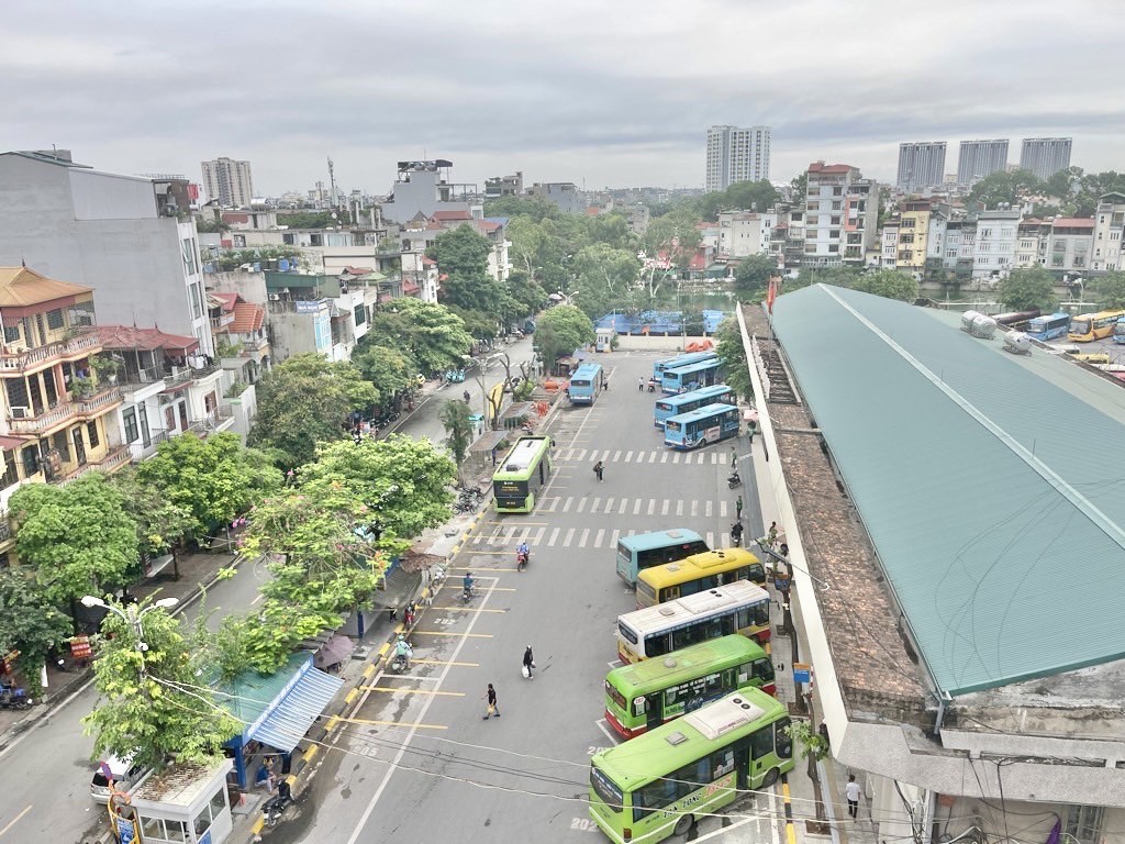 NGỌC LÂM,LONG BIÊN 14tỷ 35m THANG MÁY,MẶT PHỐ VỈA HÈ KINH DOANH CHO THUÊ ĐỈNH 2