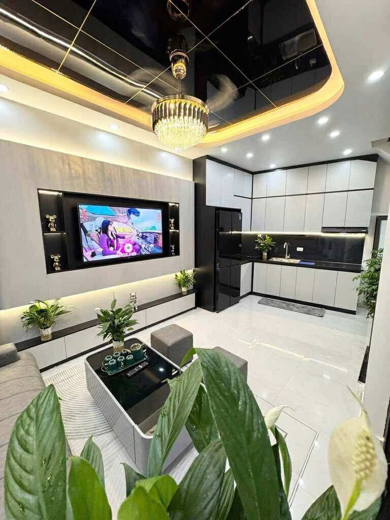 TT Hai Bà Trưng, Nhà Đẹp Ở Ngay, Ô Tô Đỗ Cổng, Ngõ Thông Gần Phố Nhỉnh 6 Tỷ