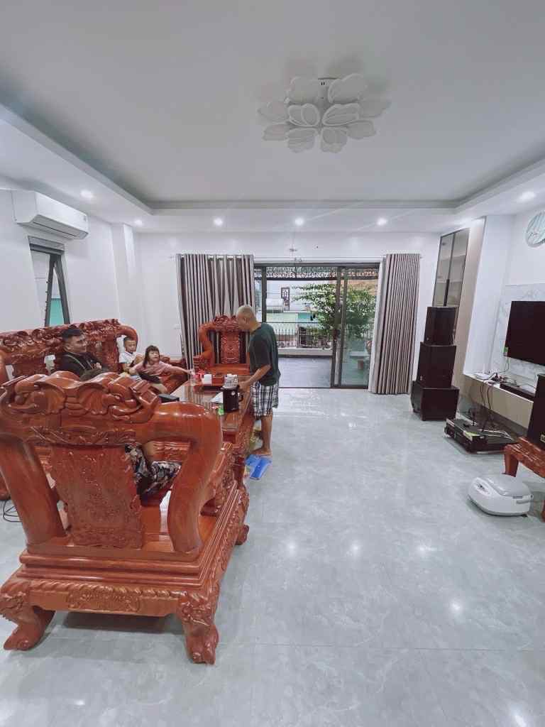 bán nhà Cổ Linh, 81m x 5 tầng, mặt tiền 5.2m, gara, thang máy, kinh doanh, nở hậu 3