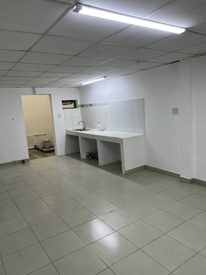 Bán nhà mặt tiền Tân Bình-cạnh chợ-ngang 4m-sổ vuông-kinh doanh sầm uất-giá tốt 4