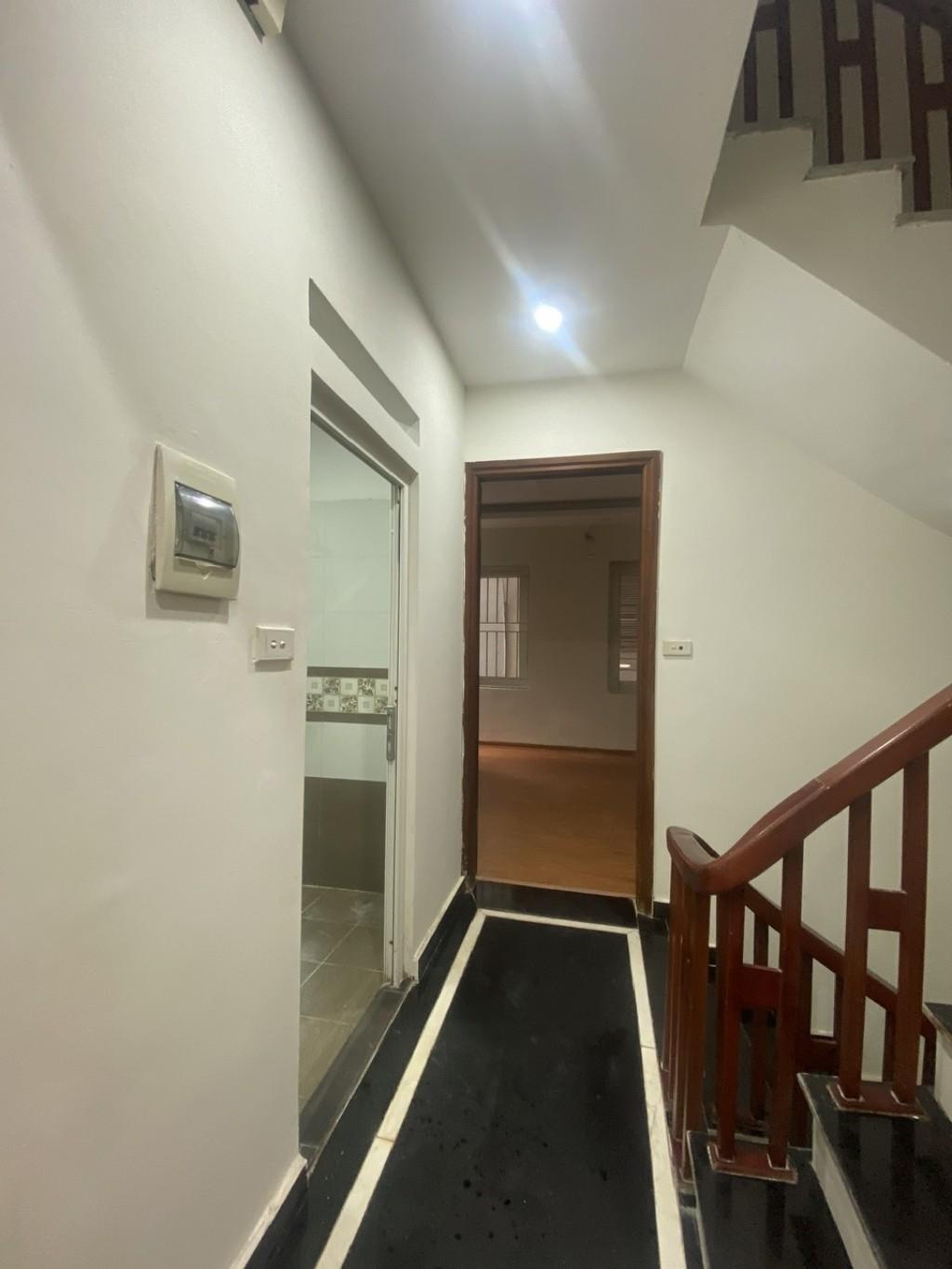 Bán nhà Thanh Xuân- Ngõ thông- Rộng thoáng- Giữ tiền tốt- 48m2 2