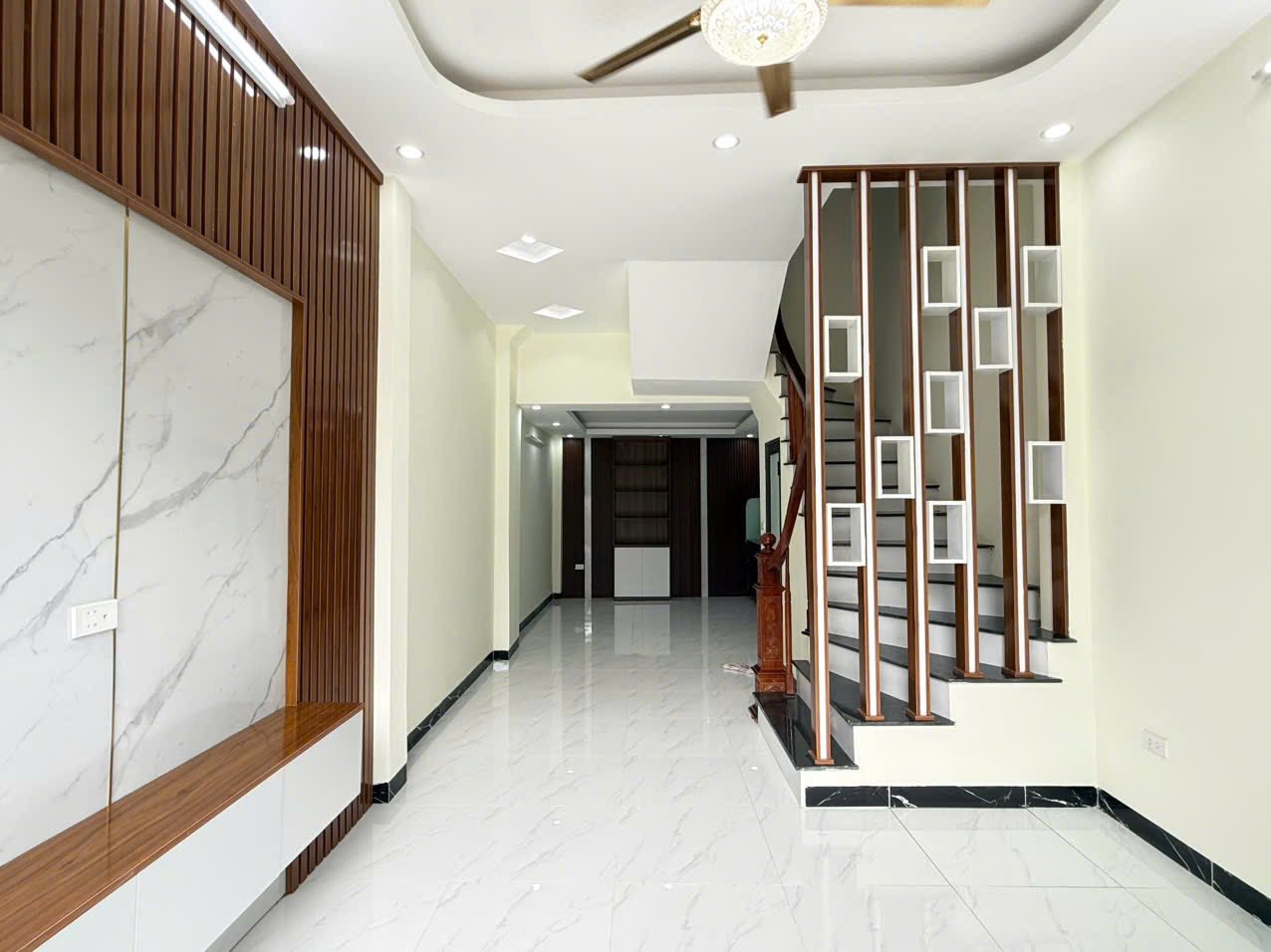 Nhà Tân Lập, Đan Phưọng 20m ô tô đỗ, 4 Tầng, 4 ngủ, có nội thất 2