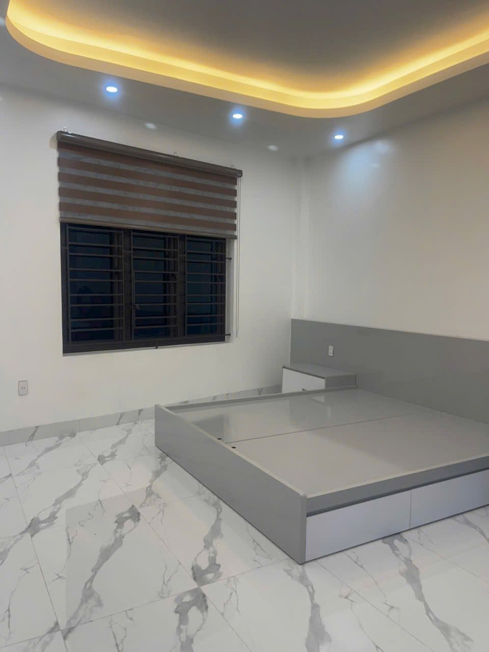 Bán căn nhà 4 tầng, 3 ngủ ngõ phố Vũ Hựu, TP HD nay là TP HP mới, 40m2, mt 4.5m, 2.78 tỷ 4