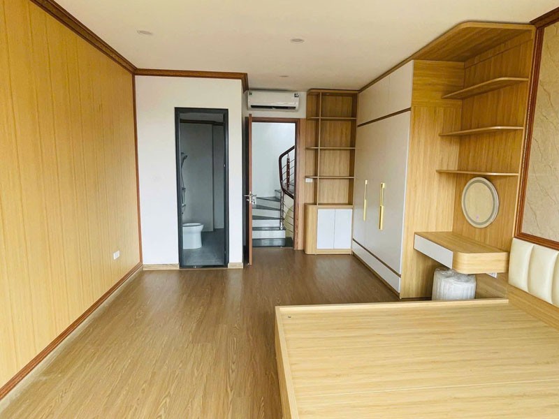 Cần bán 32m2 nhà dân xây, ngõ 83 Đường Phúc Lợi. Gần vườn hoa & trường học các cấp 2