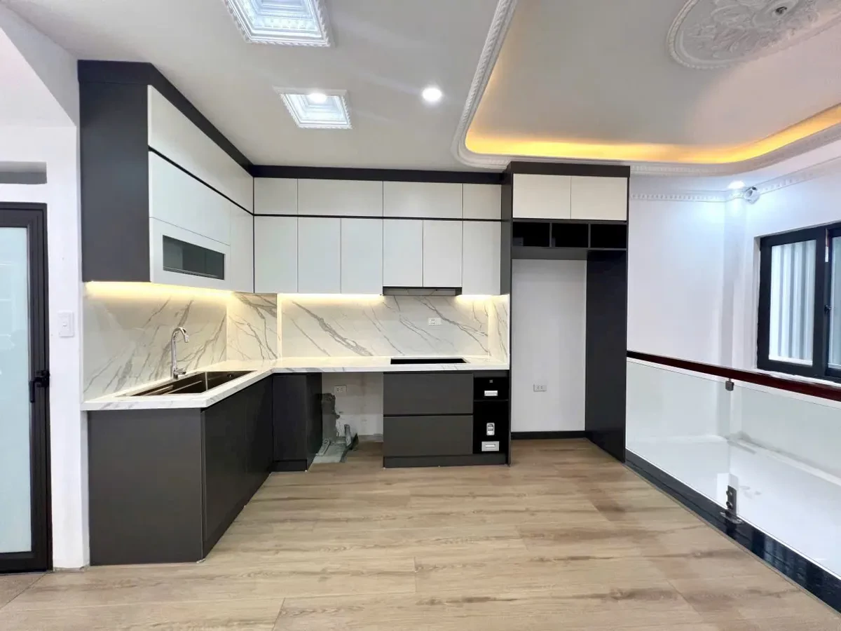 Nhà 5 tầng Tựu Liệt, 45m2, mặt tiền 4m, giá 7.7 tỷ, ô tô vào nhà 2