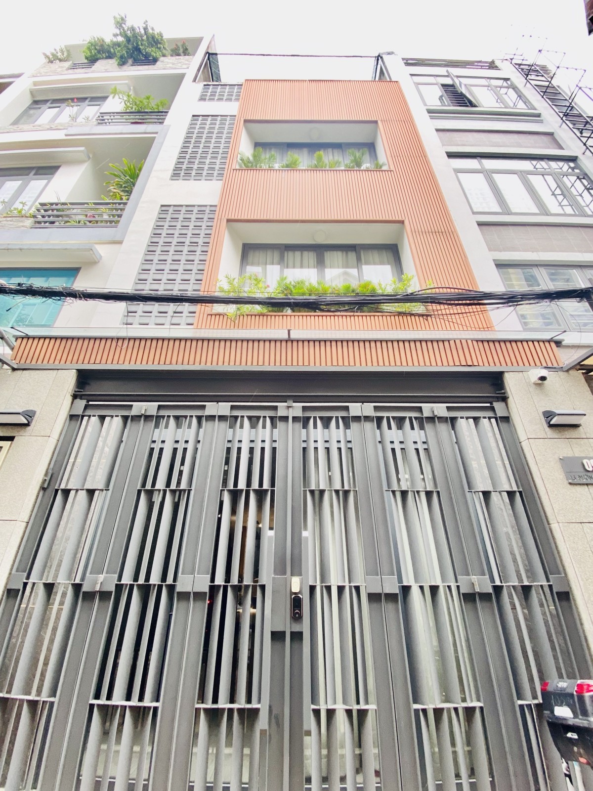 TUYỆT PHẨM 4 TẦNG THANG MÁY NGAY NHÀ GA T3 - OTO THÔNG - 84m2 (5×17) - 18.5 TỶ