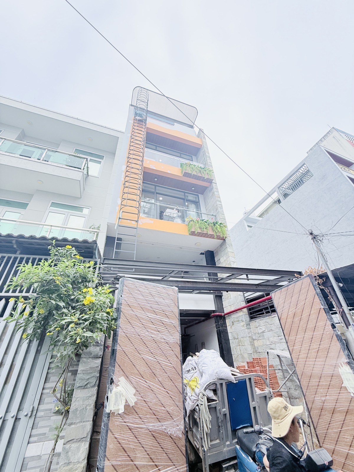 TOÀ CHDV CAO CẤP 96m2 5 TẦNG - DOANH THU 90 TRIỆU/THÁNG5.8%/NĂM 2