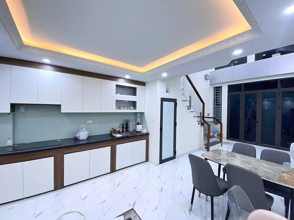 Bán nhà 5 tầng, thang máy Tứ Hiệp, 50m2 giá 8 tỷ, ô tô vào nhà 3