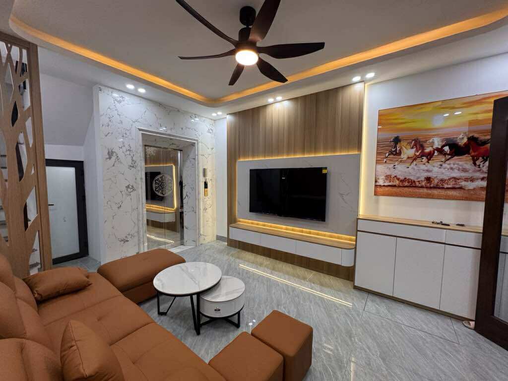 TT Hai Bà Trưng, Nhà 5 Tầng Thang Máy Mới Tinh, Lô Góc , Full Nội Thất Nhỉnh 8 Tỷ