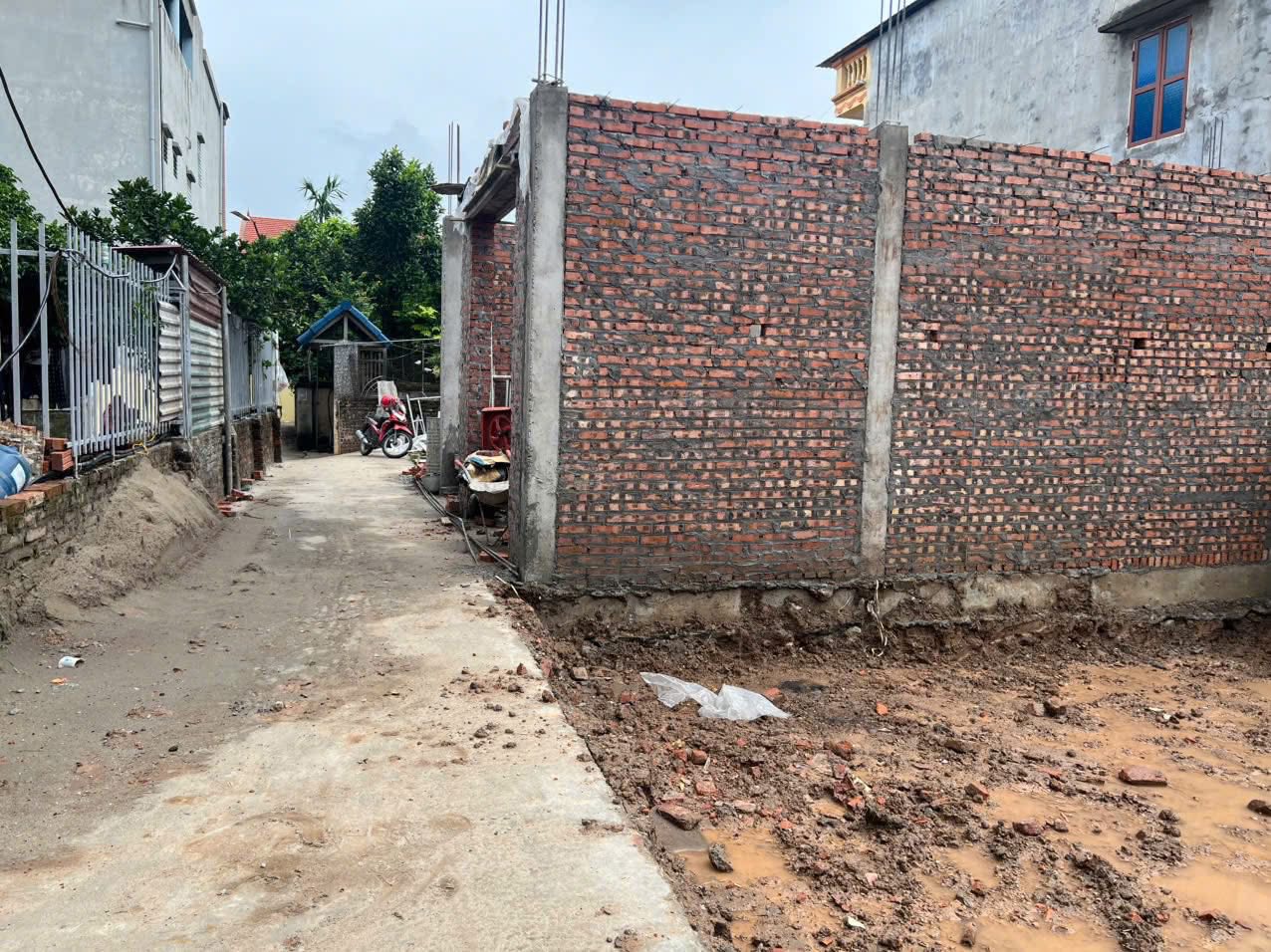 Bán nhà 3 tầng cực đẹp:Thôn Đình Dù, Như Quỳnh, giá tốt: 0835459289
