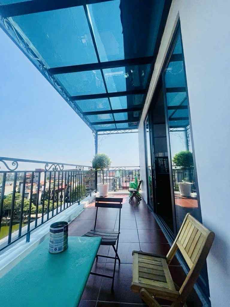 bán nhà lô góc mặt phố Long Biên, 100m x 7 tầng, mặt tiền 5.8m, view hồ, ôtô tránh, kinh doanh 2