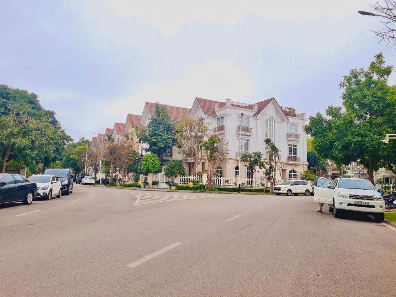 NHÀ VINHOMES LONG BIÊN 66 tỷ 165m MẶT TIỀN 10m,VỈA HÈ Ô TÔ,LONG BIÊN 4