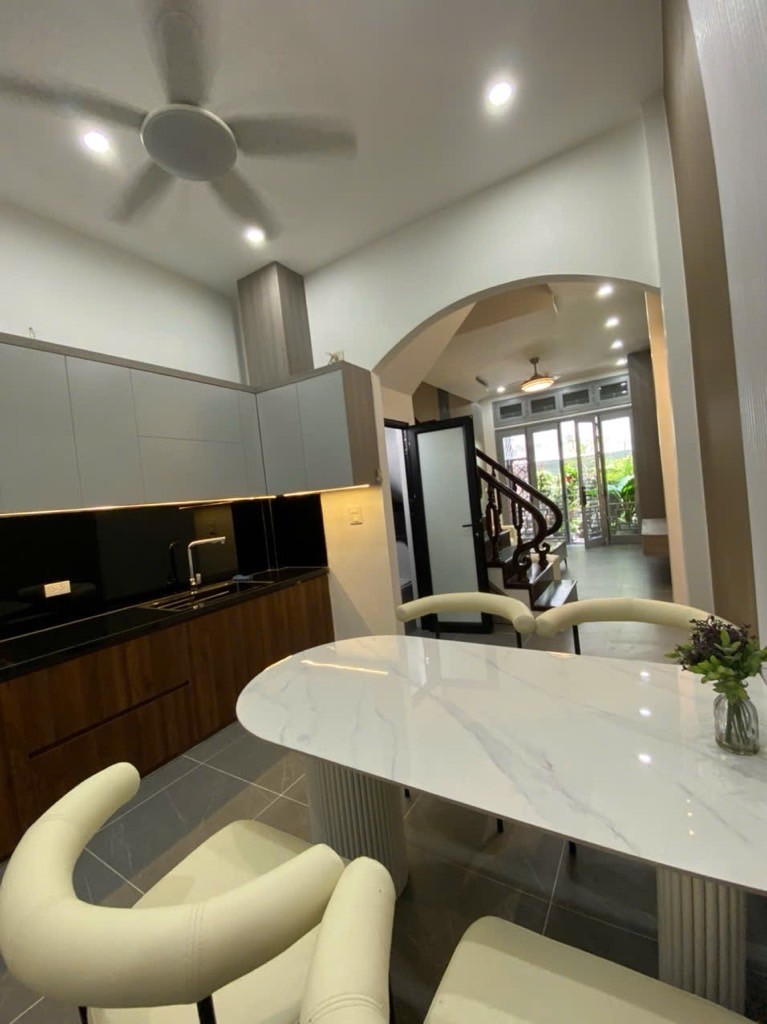 Bán nhà Hoàng Hoa Thám, Ba Đình, ngõ thông 3 gác, 46m2, 4 tầng, chỉ 9.8 tỷ 2