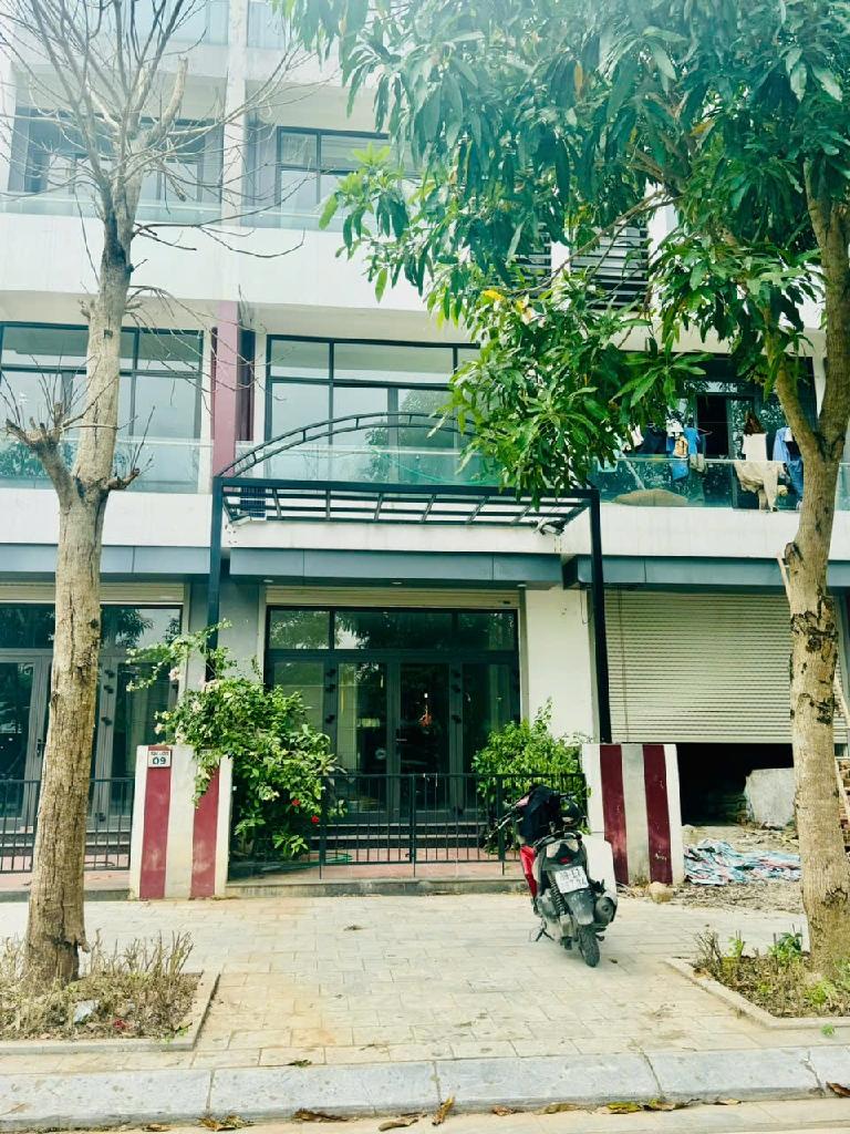 ĐỨC GIANG,LONG BIÊN 18tỷ 80m LIỀN KỀ VỈA HÈ Ô TÔ KINH DOANH CHO THUÊ ĐỈNH 2