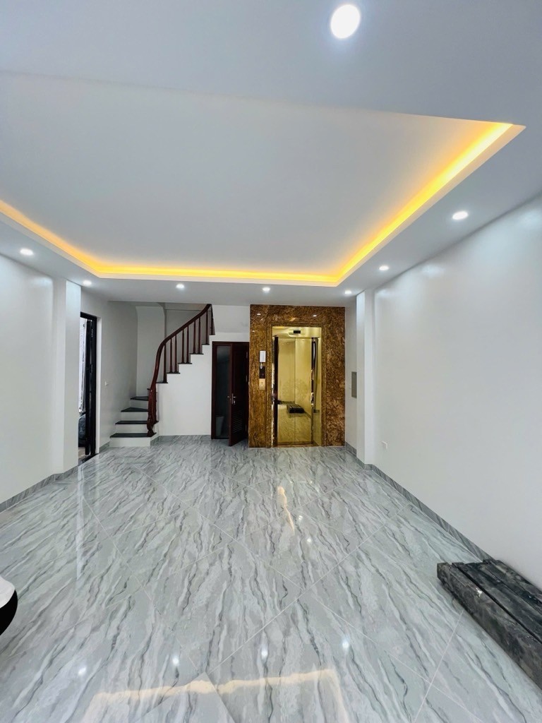 Bán nhà mặt phố, Ba Đình, lô góc 40m2, 7 tầng thang máy, Mt 4.4m, chỉ 17.8 tỷ 2