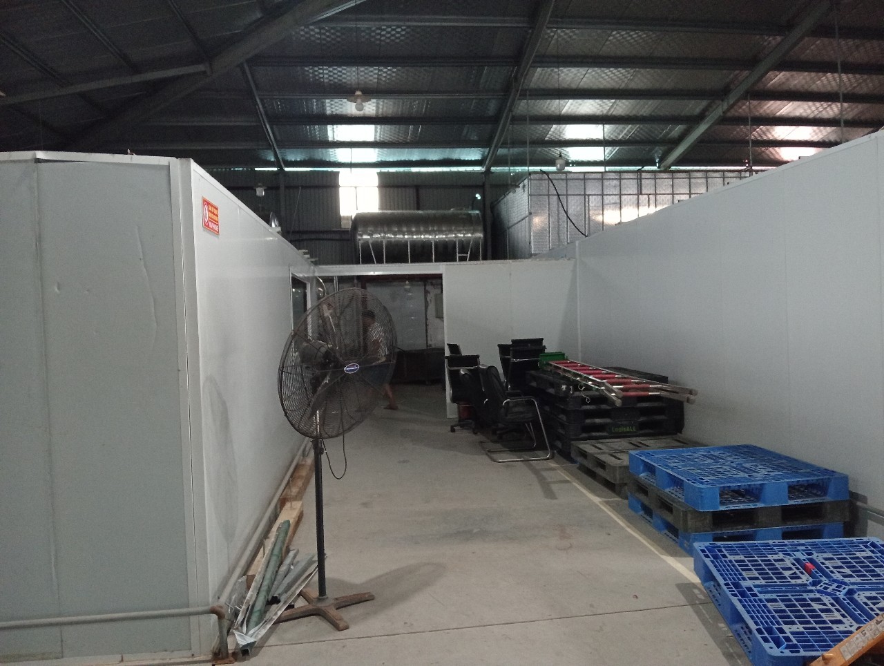 CHO THUÊ 1000m2  KHO, XƯỞNG Tại GIA TÂN. Xã QUANG MINH. H. NỘI 3