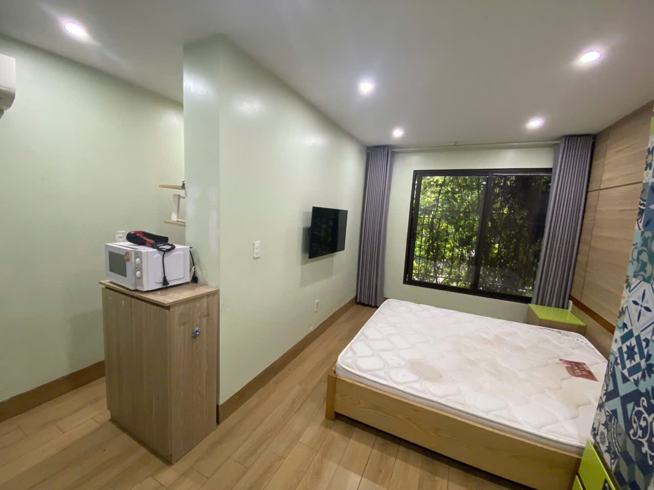 Cho thuê Căn hộ dịch vụ giá rẻ tại ngõ 294 Kim Mã, Ba Đình. View cực thoáng. Chỉ 7tr 3