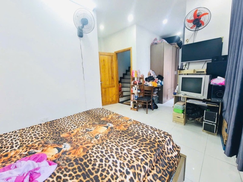 Phú Nhuận - Huỳnh Văn Bánh, Nguyễn Văn Trỗi - Gần mặt tiền - 4 tầng - 7 tỷ 4