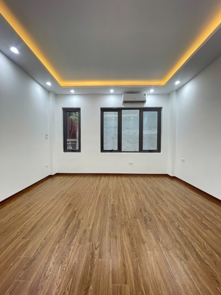 Bán nhà phố Khương Trung- Nhà mới, ở ngay- Ngõ thẳng tắp- 30m2 2