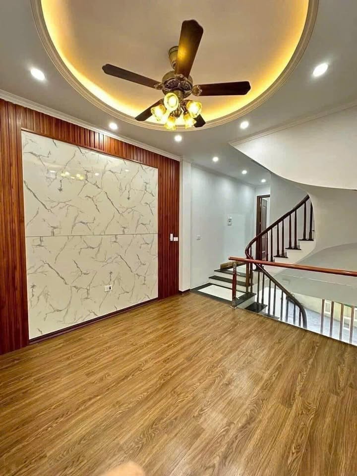 Bán nhà cạnh chợ trung tâm Tân Lập, Đan Phượng. Đơn lập 41m2 xây 5 tầng. Ngõ thông thoáng 3