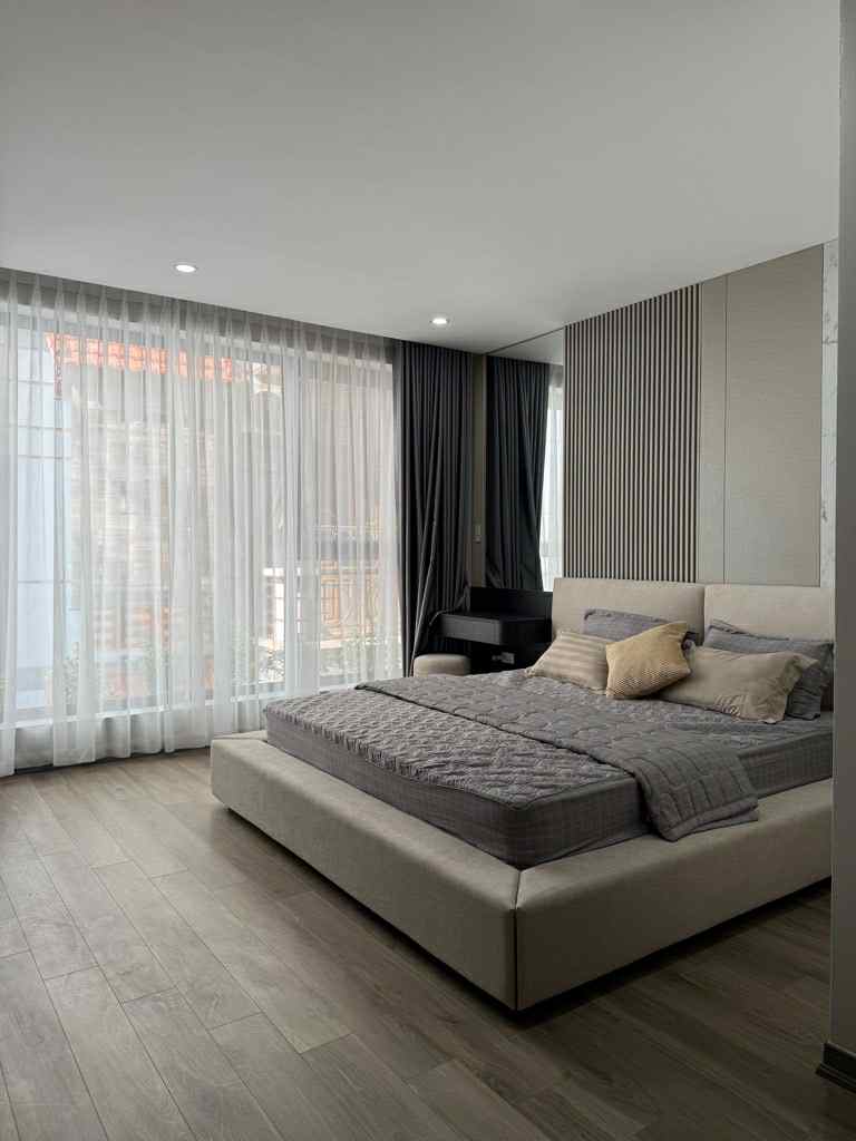 Siêu phẩm Long Biên, 45m x 7 tầng, thang máy, gara 7 chỗ, full nội thất 5