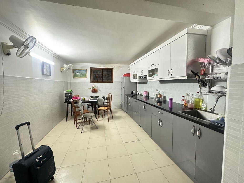 Bán nhà Láng Trung, Đống Đa, ngõ thông phân lô, 45m2, 5 tầng, Mt 4m, chỉ 12.2 tỷ 2