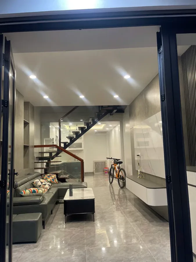 NHÀ MỚI Ở LUÔN phố Đàm Quang Trung 42m2 4 tầng mặt tiền 3.5m,8.1 tỷ Long Biên.