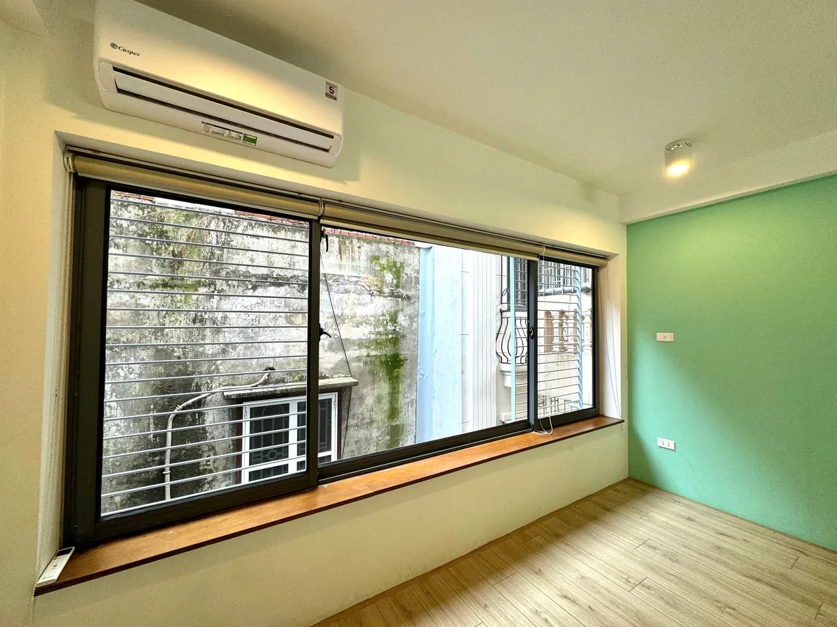BÁN NHÀ RIÊNG PHỐ Bồ Đề 32m2 X 5 tầng mặt tiền 4m, 7.5 tỷ Long Biên. 2