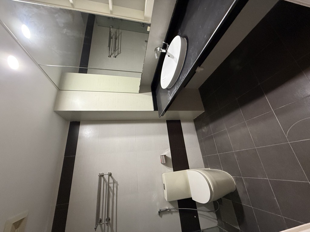 Bán nhà Láng Hạ, Ba Đình, ngõ thông ô tô tránh, 65m2, 5 tầng, chỉ 24 tỷ