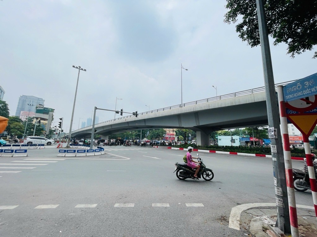 Bán nhà Hoàng Quốc Việt, Cầu Giấy, 35m2, 4 tầng, Mt 6.7m, chỉ 17.2 tỷ