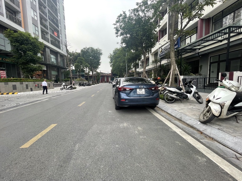 ĐỨC GIANG,LONG BIÊN 23tỷ 80m LIỀN KỀ THANG MÁY,VỈA HÈ Ô TÔ KINH DOANH CHO THUÊ ĐỈNH