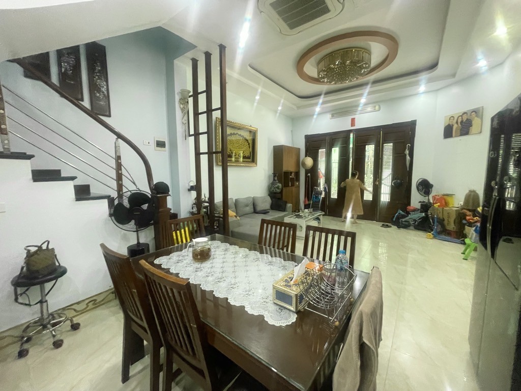 Bán nhà Cầu Giấy, lô góc, 2 thoáng, ngõ ô tô, 43m2, 5 tầng, Mt 4.6m, chỉ 18.9 tỷ 2