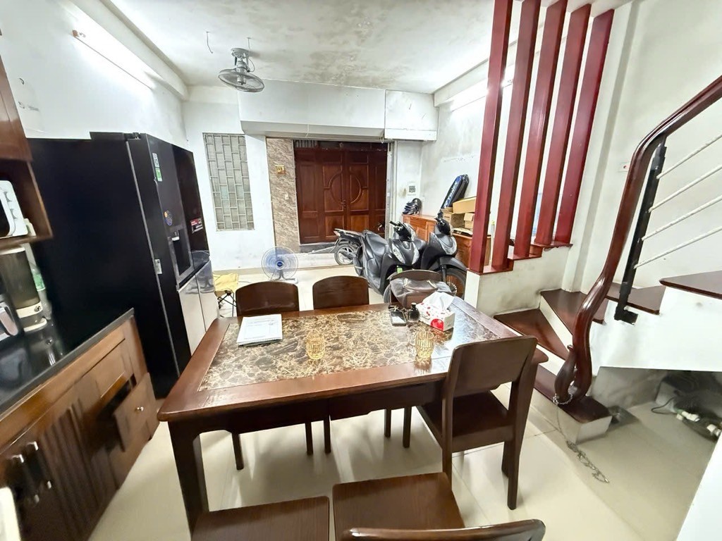 Bán nhà Yên Hoà, Cầu Giấy, ngõ nông, 32m2, 6 tầng, Mt 4.2m, chỉ 8.4 tỷ 2