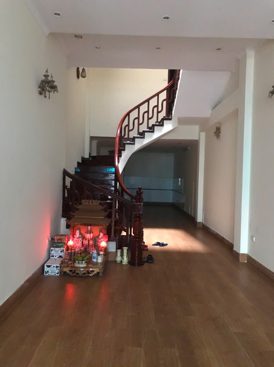 Mặt đường số 5 Ngọc Hà, DT 75m2x3T, vỡ nợ bán Giá sốc 19 tỷ đã thuế phí LH: 0919808866 4
