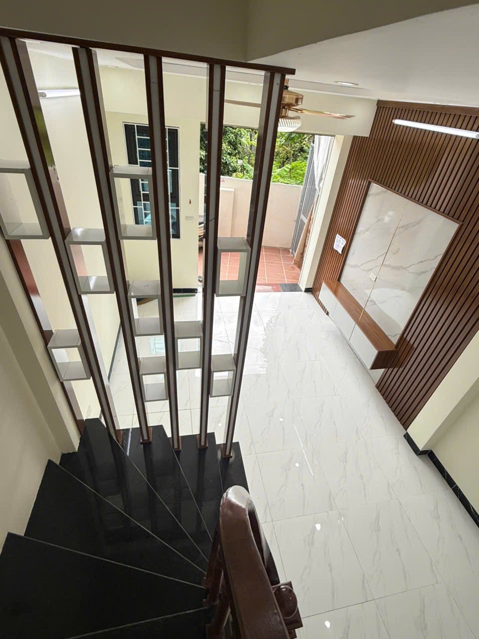 Nhà Tân Lập, Đan Phưọng 20m ô tô đỗ, 4 Tầng, 4 ngủ, có nội thất 4