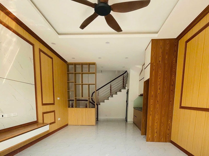 Cần bán 32m2 nhà dân xây, ngõ 83 Đường Phúc Lợi. Gần vườn hoa & trường học các cấp 4