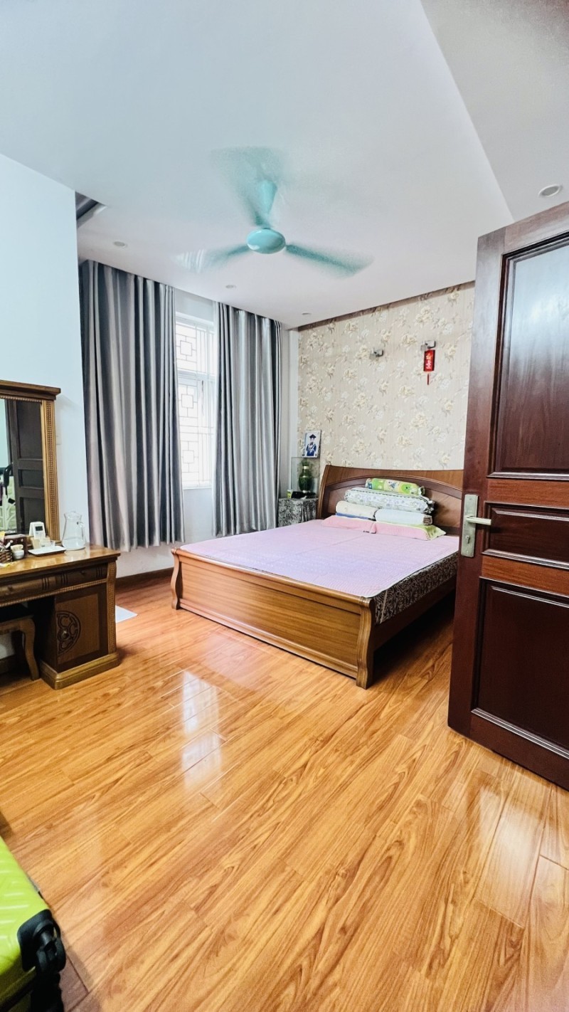 Ngộp bank gấp bán nhà 4 Tầng Cách mạng tháng 8, quận 10, 56m2 (5.1x11), 10.3 tỷ