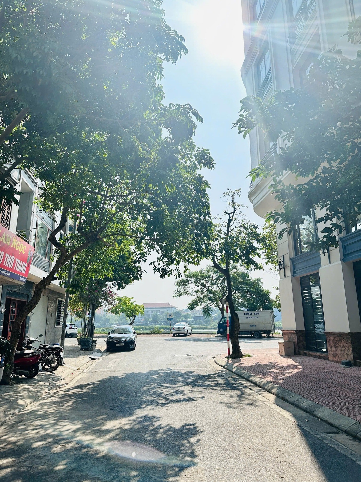 Bán đất phố Cổ Linh, Long Biên – 68m2, lô góc, mặt đường 17m, sát Aeon Mall 3
