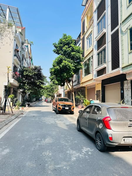 Bán đất phố Cổ Linh, Long Biên – 68m2, lô góc, mặt đường 17m, sát Aeon Mall 4